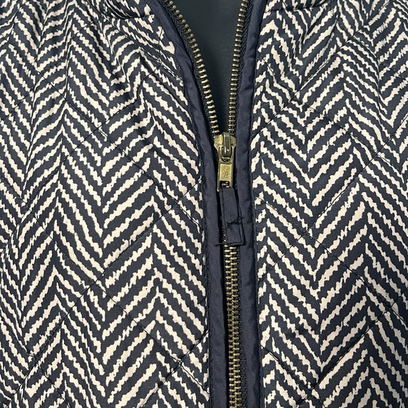 • Dry Goods Chevron Vest Black and White - Picture 8 of 13